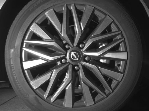 Used 2025 Nissan Altima 2.5 SV FWD image 13