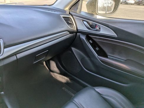 Used 2018 MAZDA MAZDA3 Touring FWD image 14