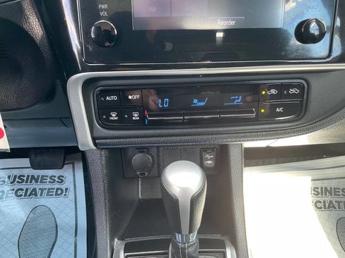 Used 2018 Toyota Corolla SE FWD image 23