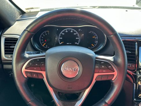 Used 2022 Jeep Grand Cherokee Laredo X image 21