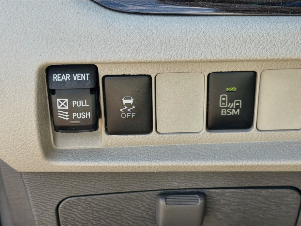 Used 2016 Toyota Sienna XLE FWD image 27