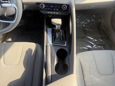 Used 2024 Hyundai Elantra SEL image 15