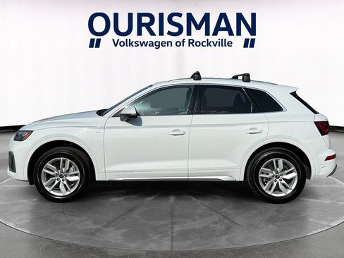 Used 2023 Audi Q5 2.0T Premium w/ Convenience Package AWD/4WD image 3