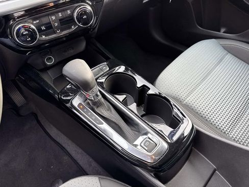 Used 2025 Chevrolet Trax LT w/ LT Convenience Package image 26