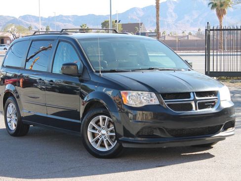Used 2016 Dodge Grand Caravan SXT FWD image 2