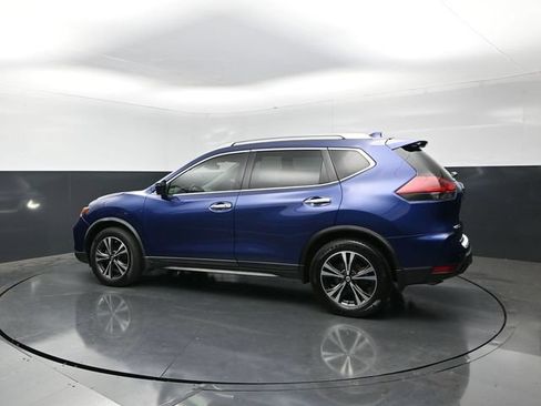 Used 2020 Nissan Rogue SV w/ Premium Package FWD image 2