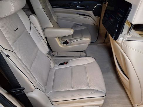 Certified 2023 Cadillac Escalade Premium Luxury w/ LPO, Radiant Package image 21