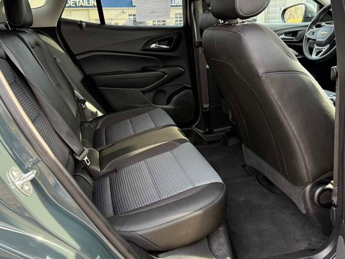 Used 2025 Chevrolet Trax LT w/ LT Convenience Package FWD image 11