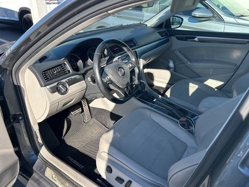 Used 2018 Volkswagen Passat 2.0T R-Line image 10