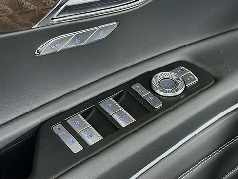 Certified 2025 Genesis GV80 2.5T Select image 10