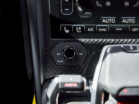 Used 2021 Lamborghini Urus image 68