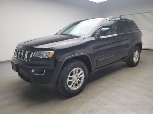 Used 2020 Jeep Grand Cherokee Laredo image 2