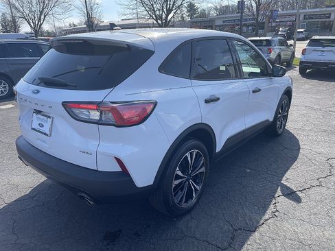 Used 2022 Ford Escape SE w/ SE Sport Appearance Package image 21