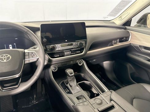 Used 2025 Toyota Grand Highlander FWD image 34