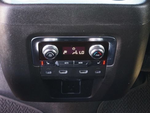 Used 2021 GMC Yukon Denali w/ Denali Ultimate Package AWD/4WD image 18