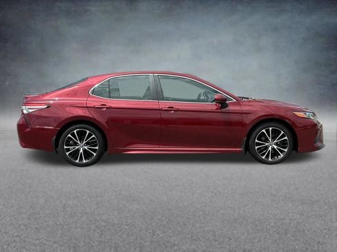 Used 2018 Toyota Camry SE FWD image 7