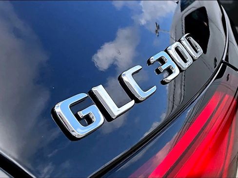 Used 2025 Mercedes-Benz GLC 300 image 28