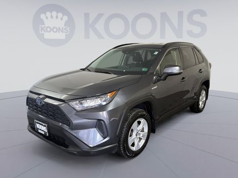 Used 2019 Toyota RAV4 LE image 1