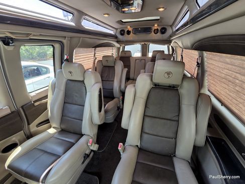 Used 2017 Chevrolet Express 2500 Extended RWD image 4