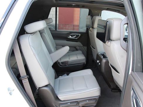 Used 2021 GMC Yukon SLT w/ SLT Luxury Plus Package AWD/4WD image 24