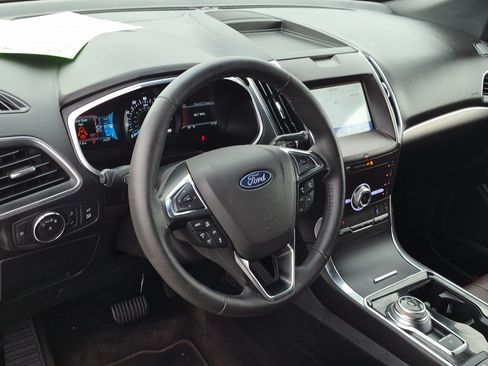 Used 2020 Ford Edge Titanium w/ Equipment Group 301A FWD image 13