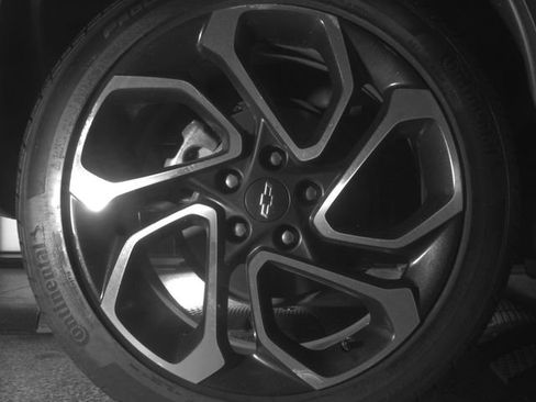 Used 2025 Chevrolet Trax RS w/ Sunroof Package FWD image 13