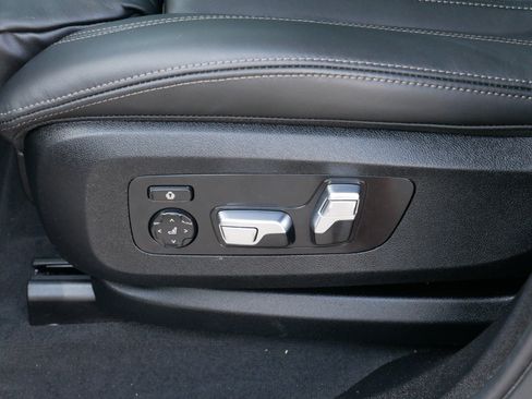 Used 2023 BMW X6 xDrive40i w/ M Sport Package image 19