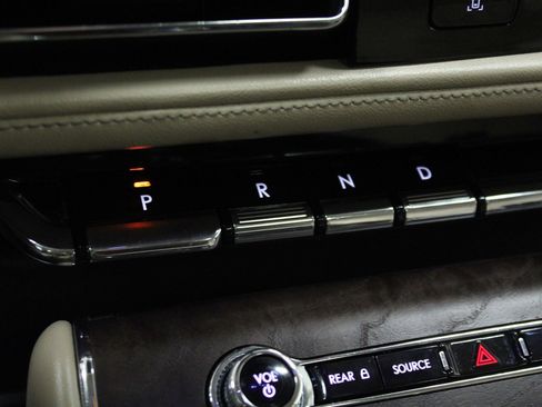 Used 2022 Lincoln Aviator Reserve w/ Equipment Group 201A image 24