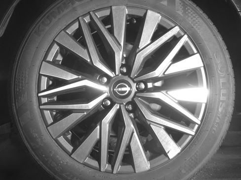 Used 2025 Nissan Altima 2.5 SV FWD image 14