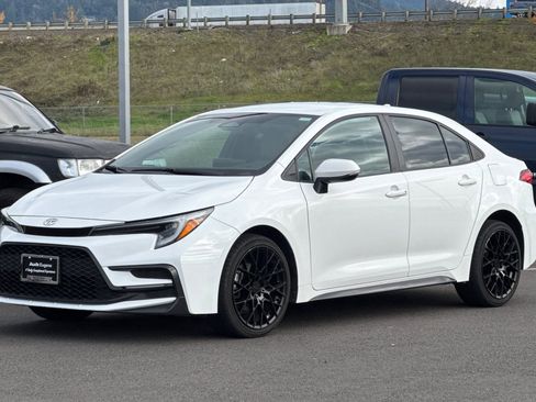 Used 2023 Toyota Corolla SE image 7