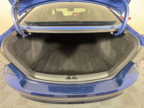 Used 2017 Hyundai Elantra Limited w/ Limited Tech Package 04 image 36