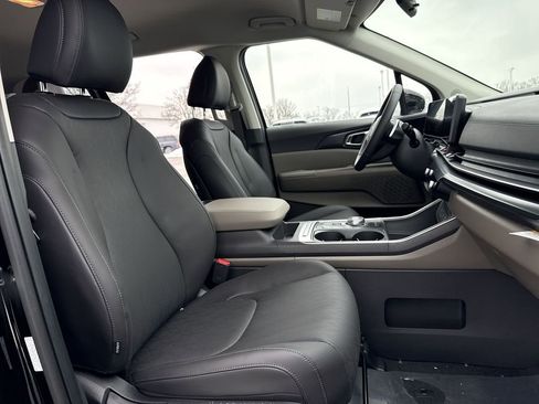 New 2026 Kia Carnival LXS FWD image 26
