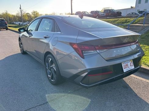 Used 2024 Hyundai Elantra Limited image 4