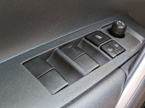 Used 2023 Toyota Corolla Cross L image 21