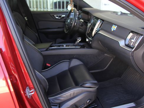 Used 2019 Volvo S60 T6 R-Design image 25