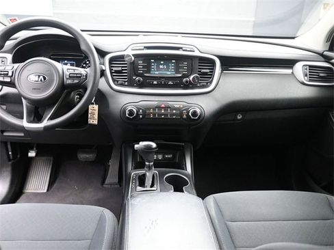 Used 2018 Kia Sorento L image 2