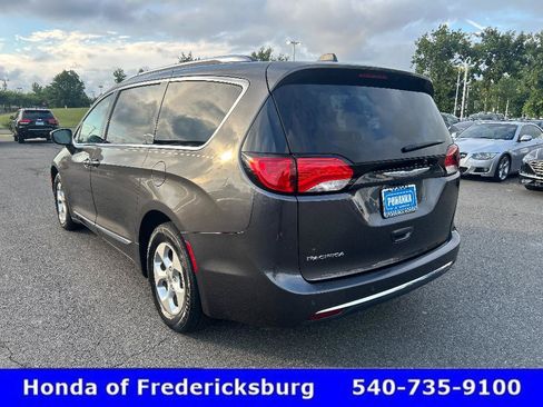 Used 2017 Chrysler Pacifica Touring-L Plus FWD image 3