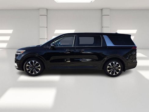 Used 2024 Kia Carnival EX image 2
