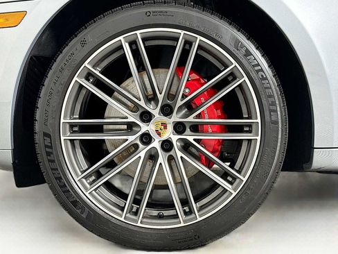 Certified 2025 Porsche Macan S image 33