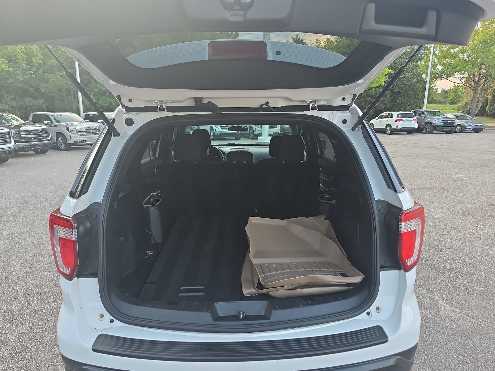 Used 2019 Ford Explorer XLT w/ Class III Trailer Tow Package AWD/4WD image 13
