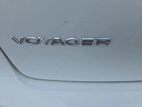 Used 2022 Chrysler Voyager LX FWD image 16