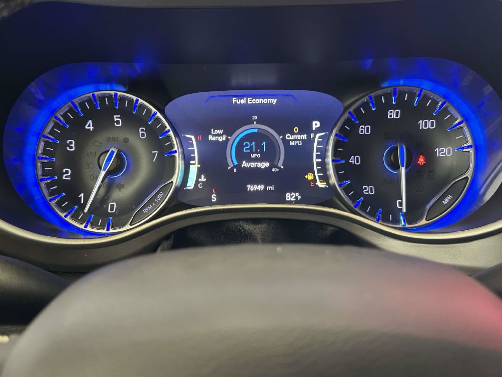 Used 2024 Chrysler Pacifica Touring-L FWD image 26