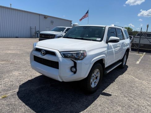Used 2017 Toyota 4Runner SR5 Premium AWD/4WD image 3