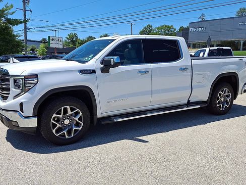Used 2022 GMC Sierra 1500 SLT w/ SLT Premium Plus Package AWD/4WD image 5