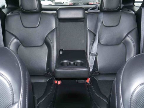 Used 2019 Jeep Cherokee Limited image 34