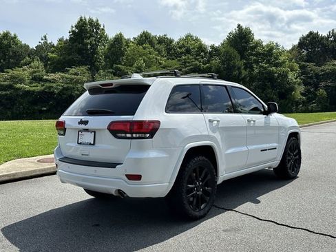 Used 2020 Jeep Grand Cherokee Altitude RWD image 9