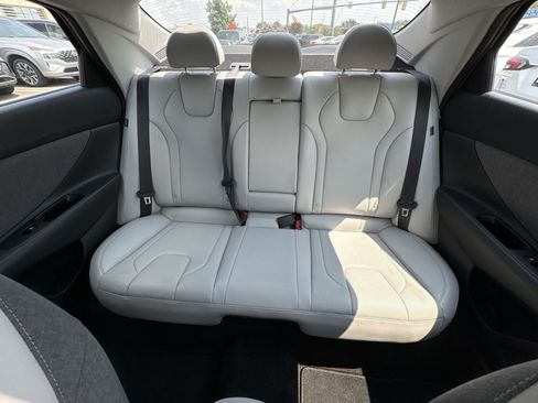 Used 2025 Hyundai Elantra Limited FWD image 20