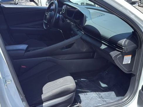 Used 2025 Hyundai Elantra SEL FWD image 11