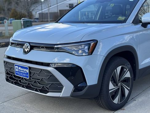 New 2026 Volkswagen Taos SE image 6