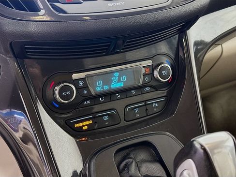 Used 2016 Ford Escape Titanium w/ Equipment Group 301A AWD/4WD image 18